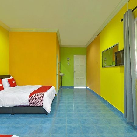 Oyo 90744 Bari Indah Beach Resort Kuala Terengganu Buitenkant foto