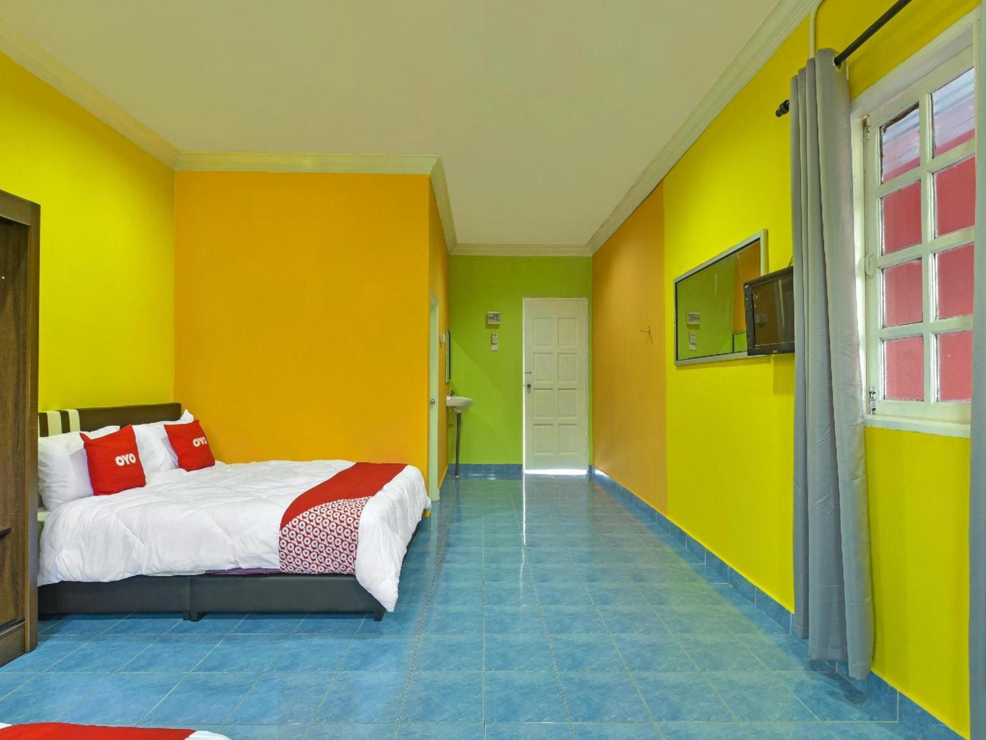 Oyo 90744 Bari Indah Beach Resort Kuala Terengganu Buitenkant foto