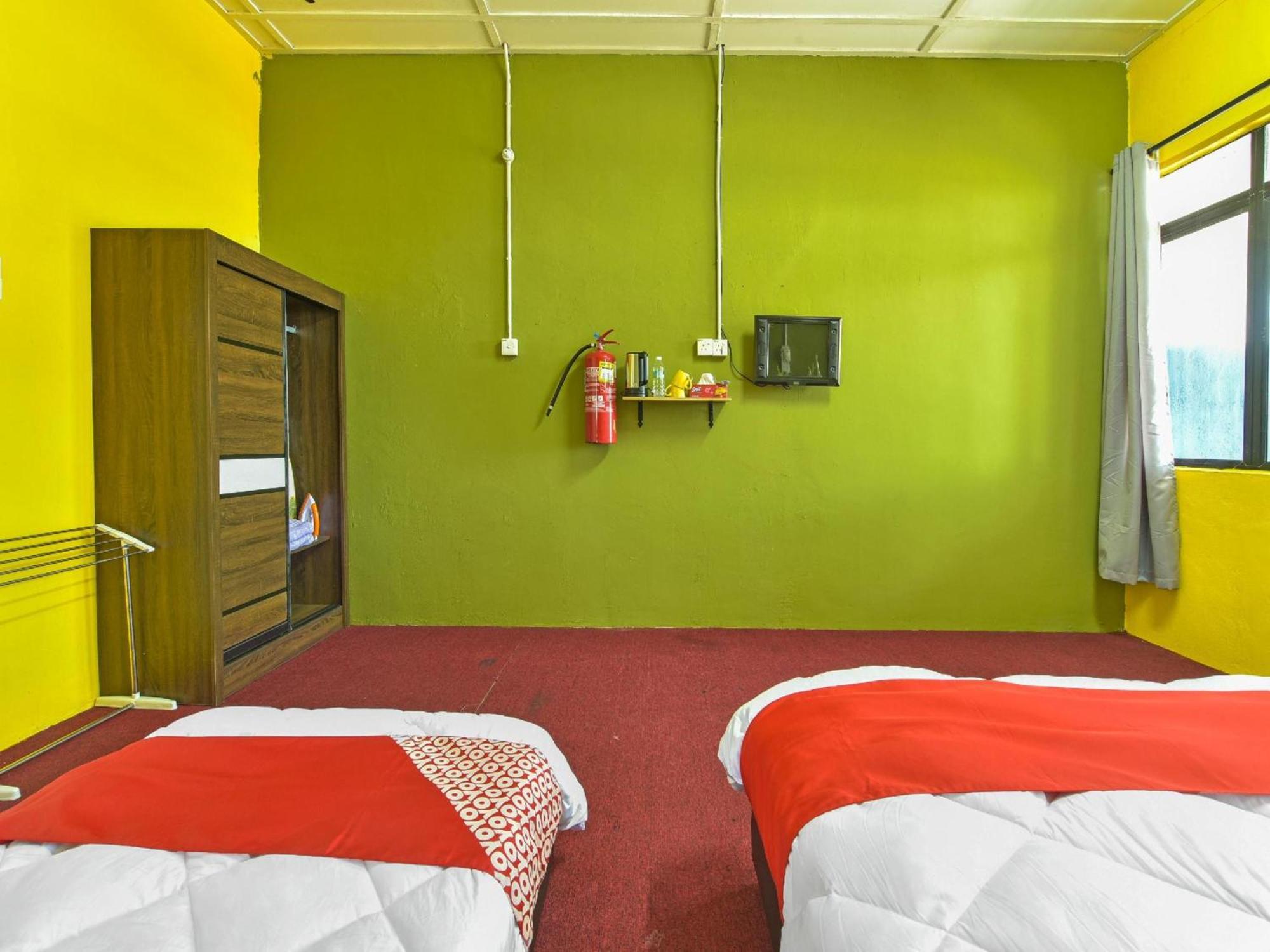 Oyo 90744 Bari Indah Beach Resort Kuala Terengganu Buitenkant foto