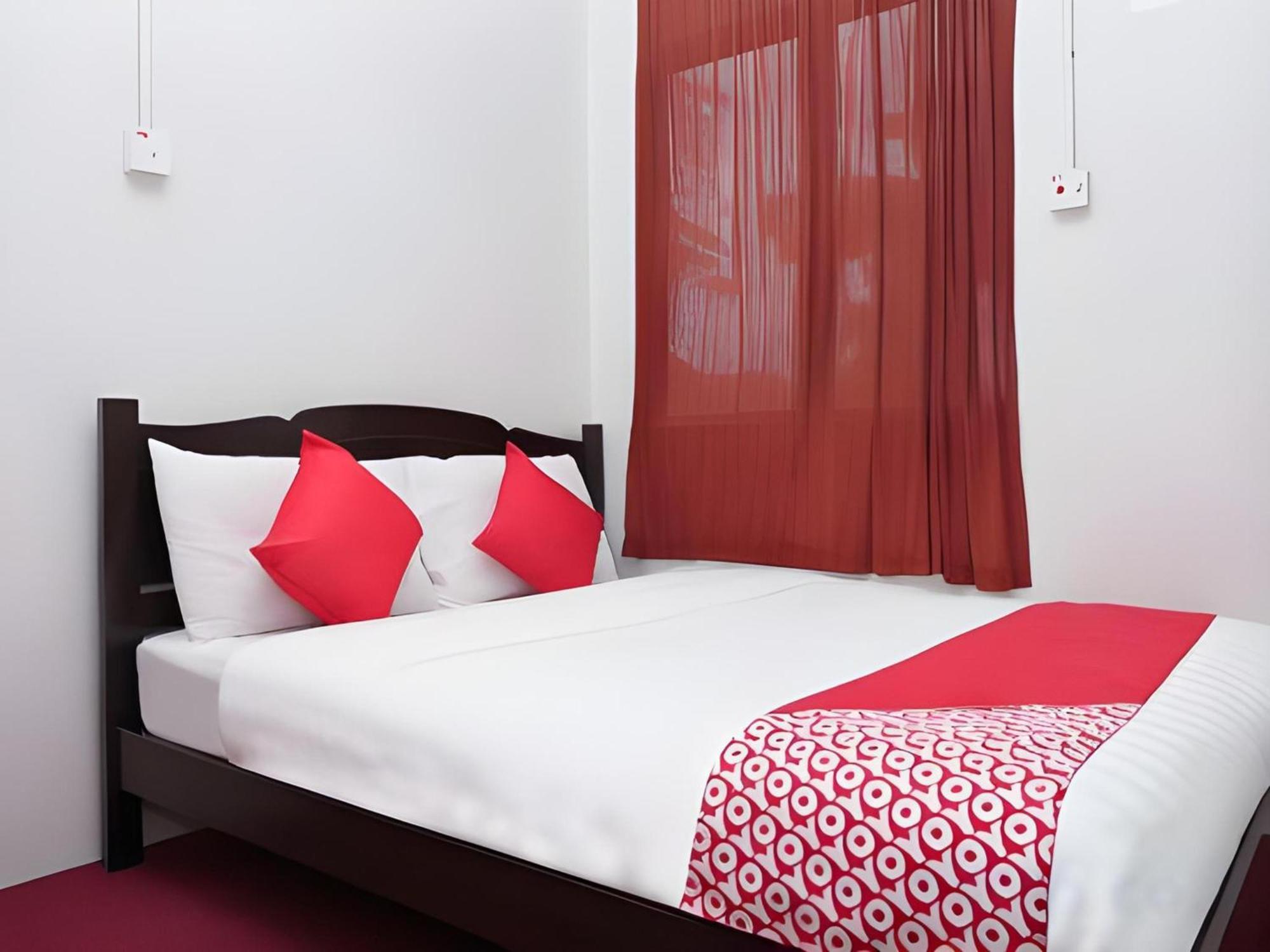 Oyo 90744 Bari Indah Beach Resort Kuala Terengganu Buitenkant foto