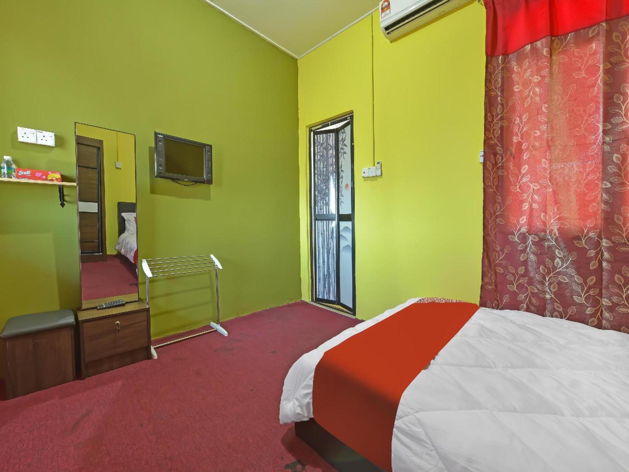 Oyo 90744 Bari Indah Beach Resort Kuala Terengganu Buitenkant foto