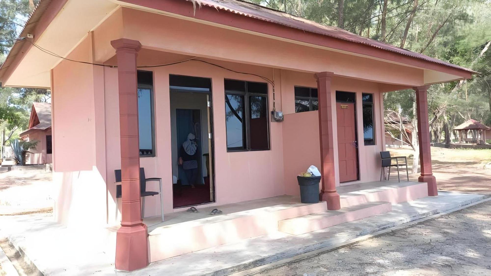 Oyo 90744 Bari Indah Beach Resort Kuala Terengganu Buitenkant foto