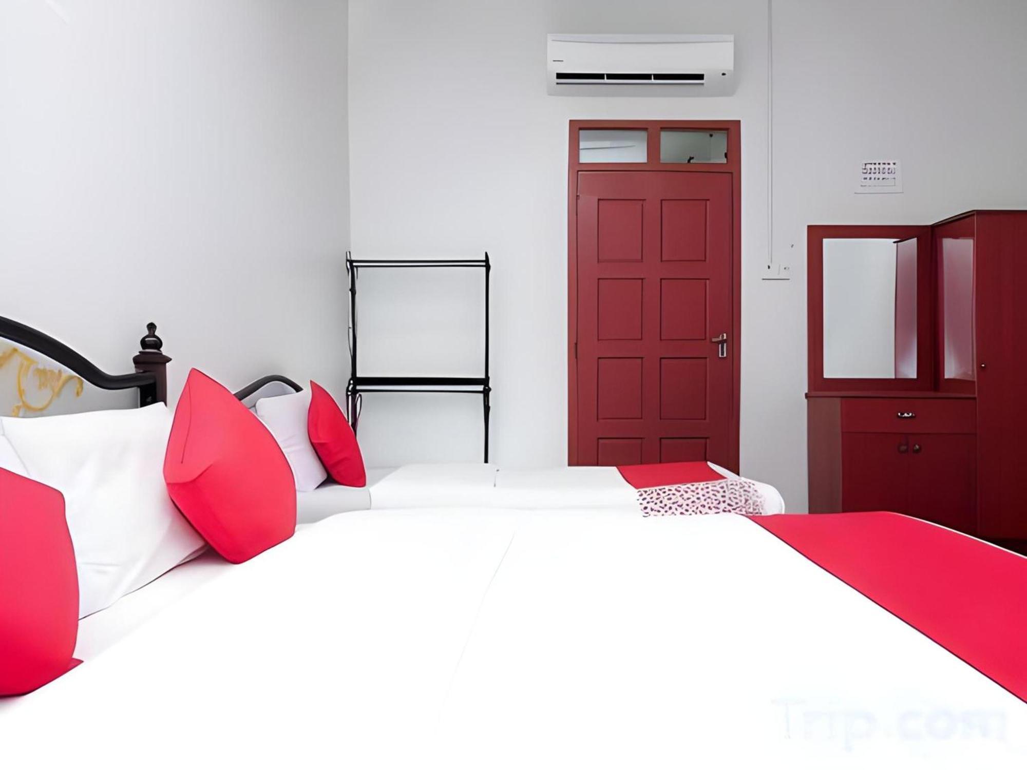 Oyo 90744 Bari Indah Beach Resort Kuala Terengganu Buitenkant foto