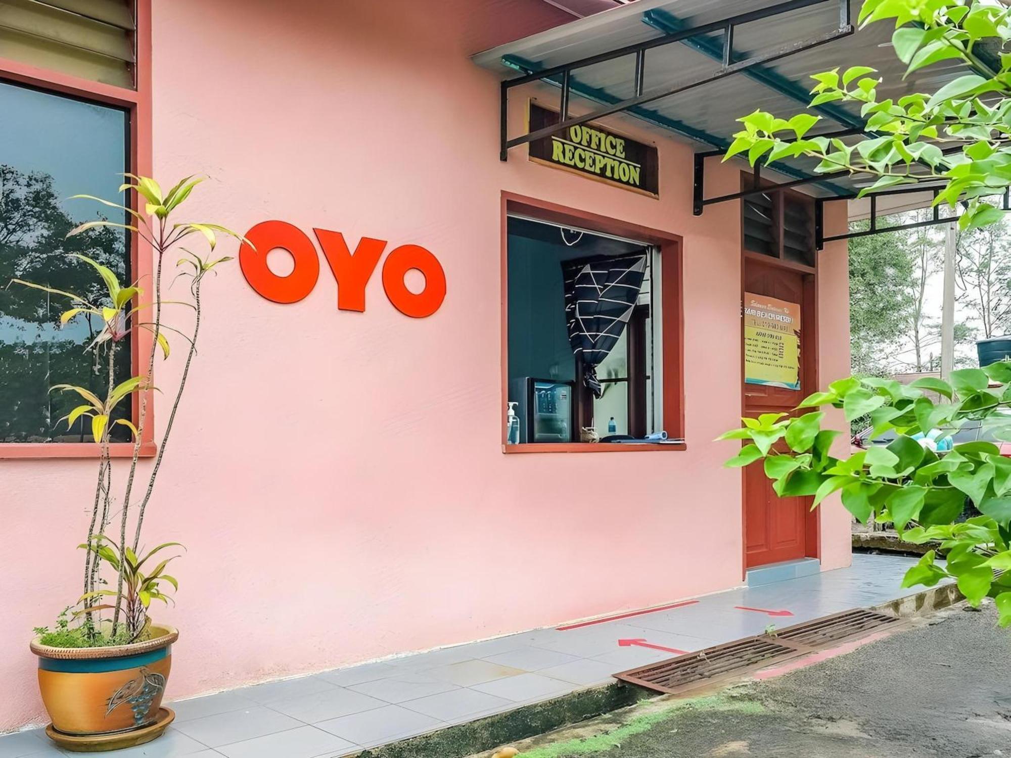 Oyo 90744 Bari Indah Beach Resort Kuala Terengganu Buitenkant foto