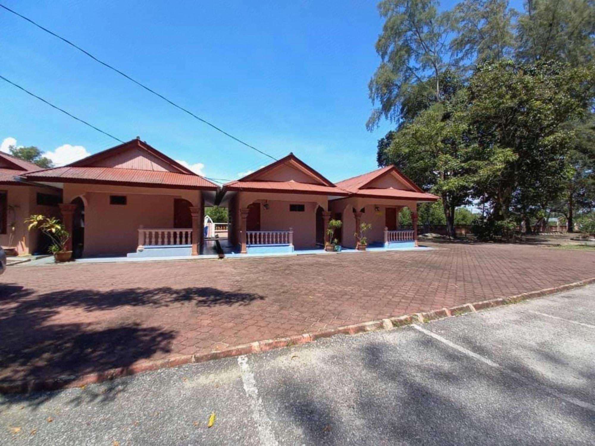 Oyo 90744 Bari Indah Beach Resort Kuala Terengganu Buitenkant foto
