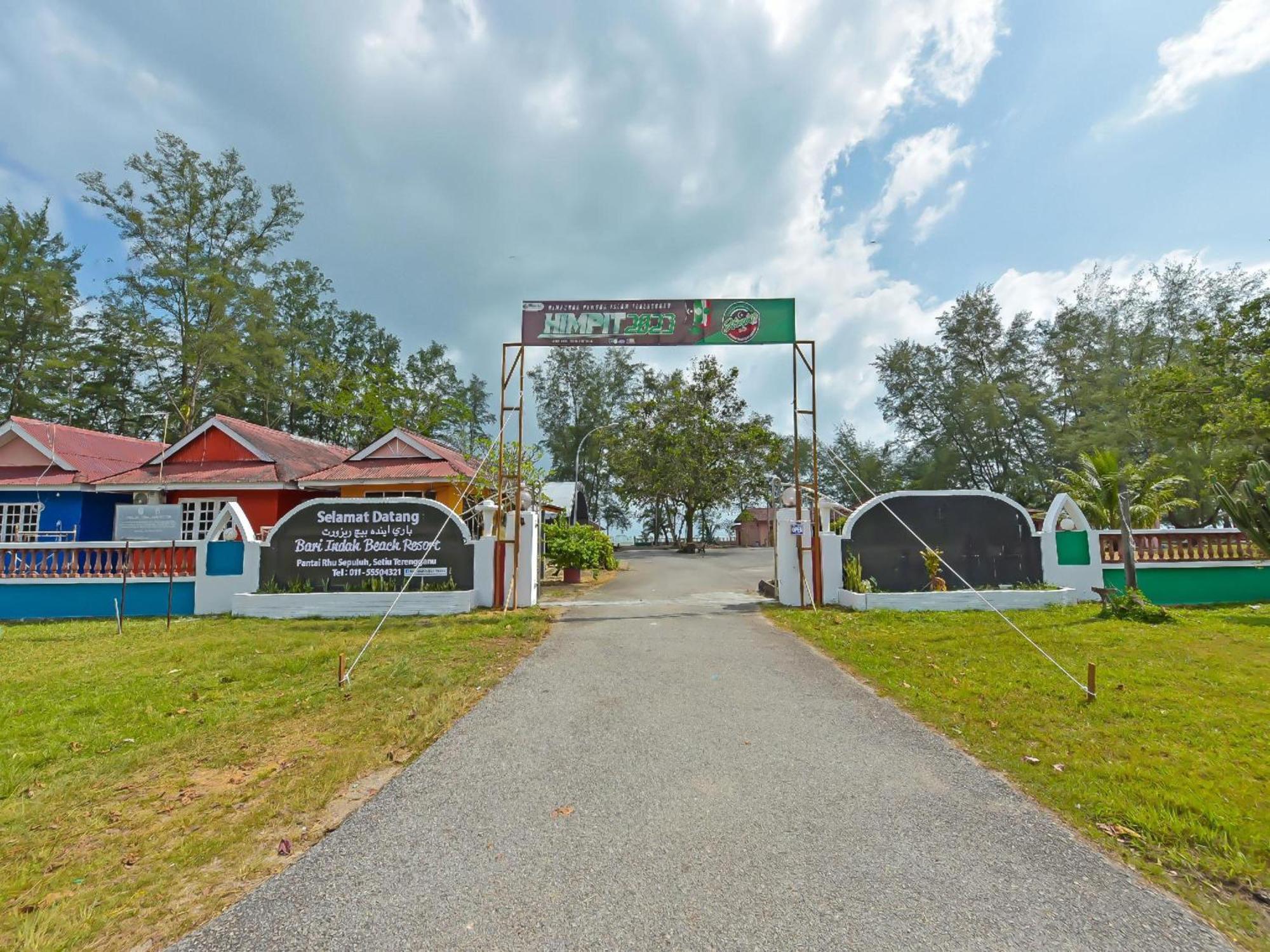 Oyo 90744 Bari Indah Beach Resort Kuala Terengganu Buitenkant foto