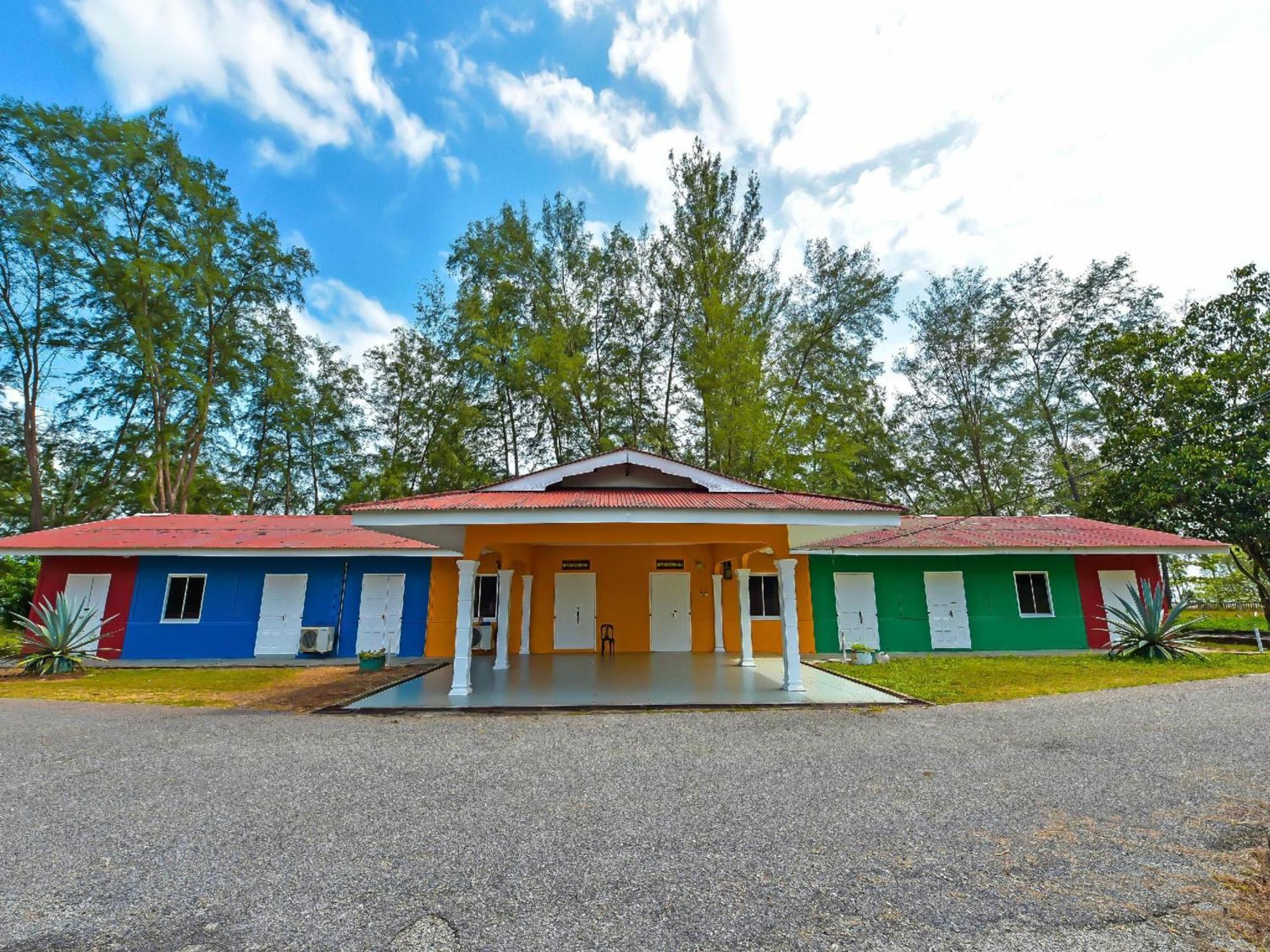 Oyo 90744 Bari Indah Beach Resort Kuala Terengganu Buitenkant foto