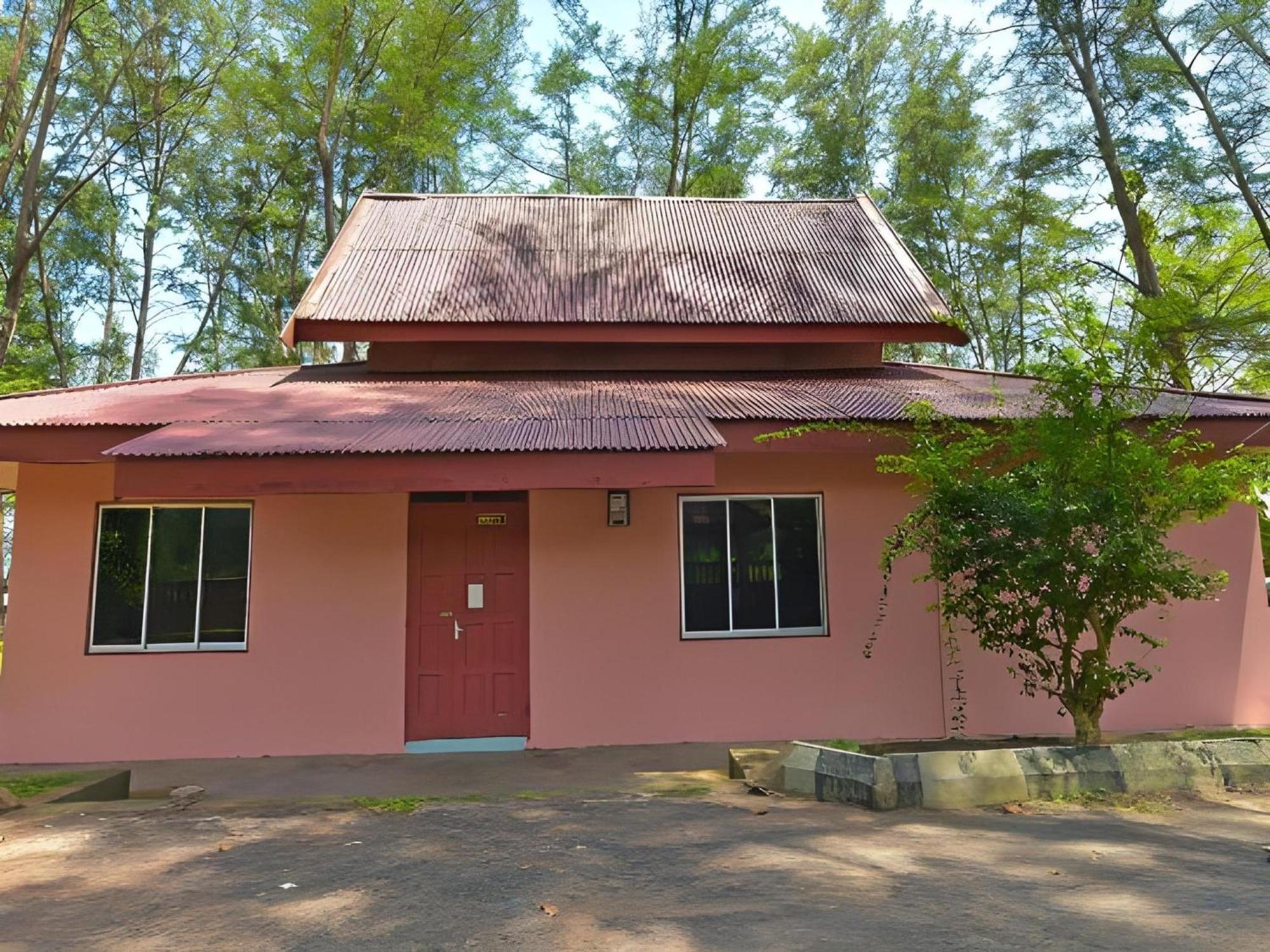 Oyo 90744 Bari Indah Beach Resort Kuala Terengganu Buitenkant foto